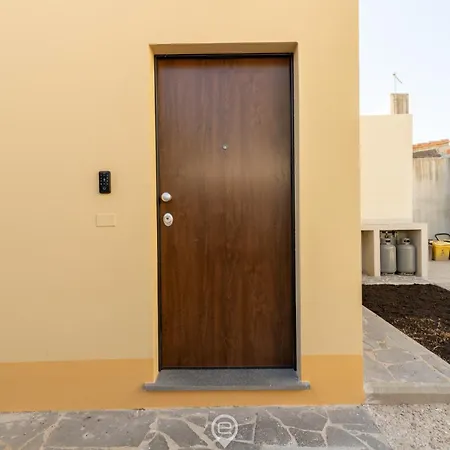 White Magnolia Ористано