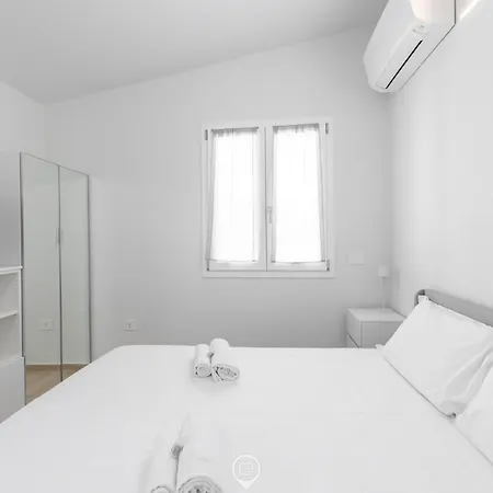 Apartment White Magnolia