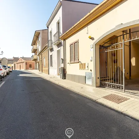 Estay - White Magnolia - Aircon - Wifi - Parking Oristano